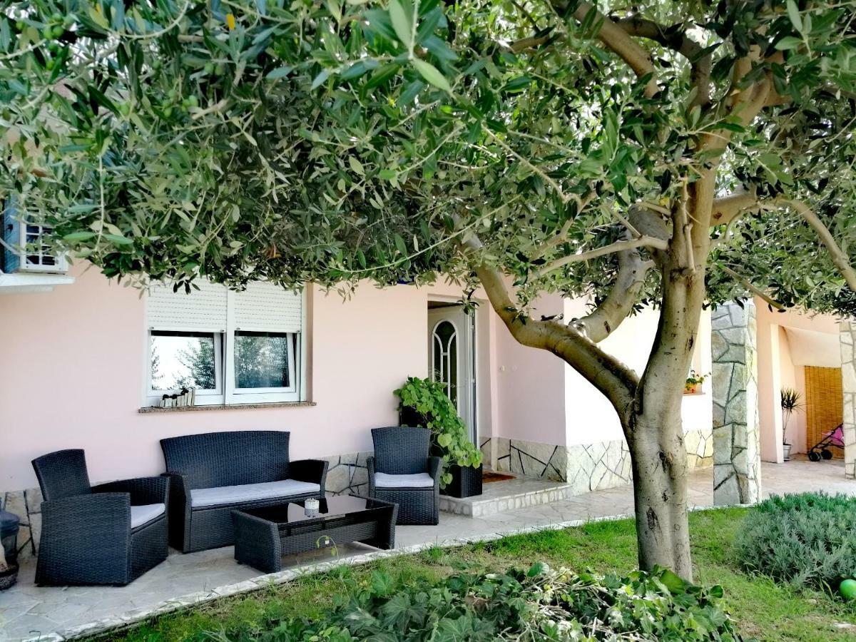 Apartmani Simon Лопар Экстерьер фото