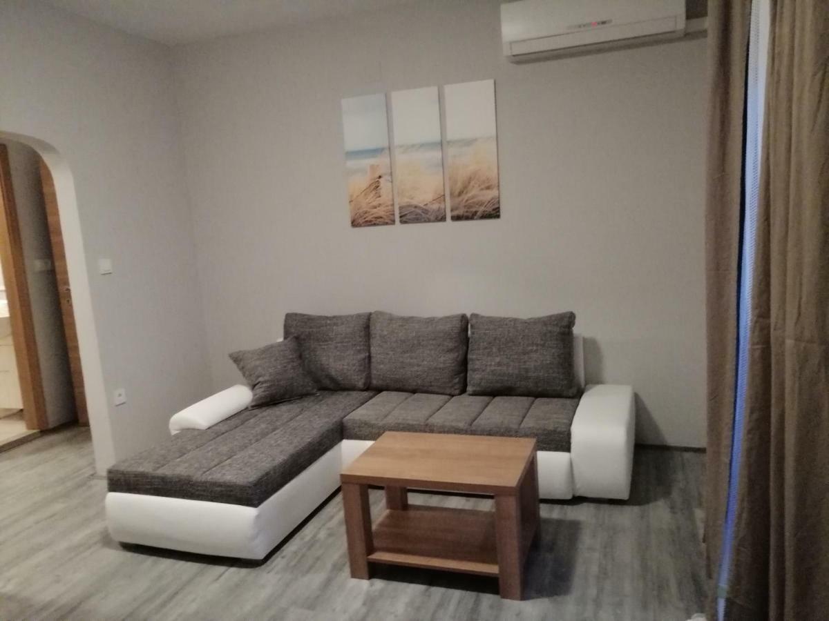 Apartmani Simon Лопар Экстерьер фото